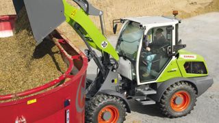 Le constructeur Claas ajoute un modèle de 46 ch à sa gamme de chargeuses à pneus compacts. © Claas Le constructeur Claas ajoute un modèle de 46 ch à sa gamme de chargeuses à pneus compacts. © Claas